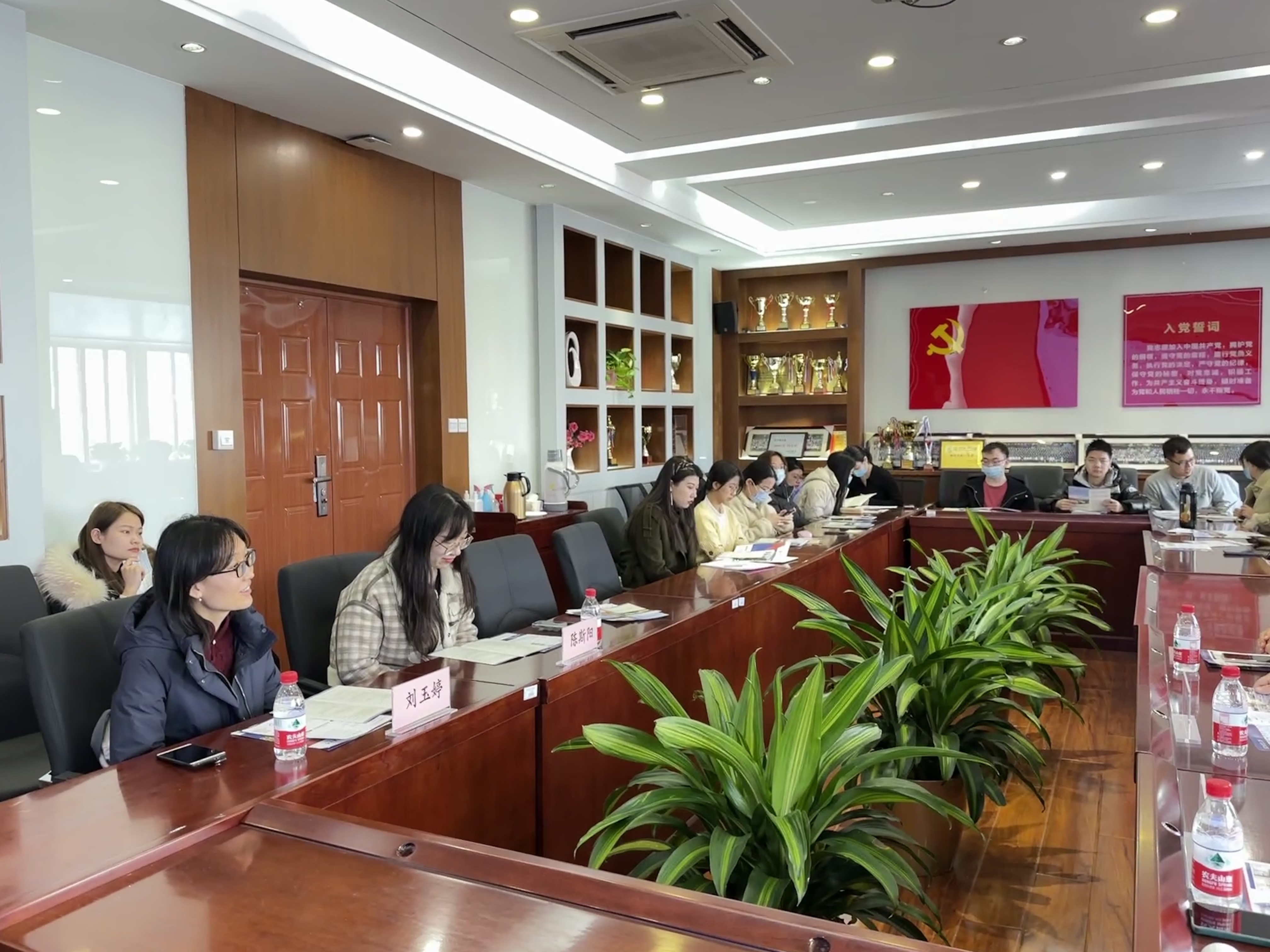 590326811.jpg 77d95d446f187db320b59c0b159ce3c.jpg